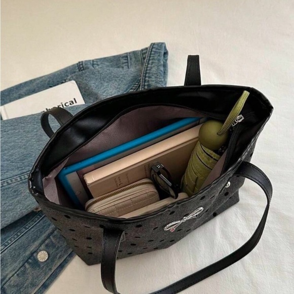 Polka dot and bow tote - Picture 3 of 6